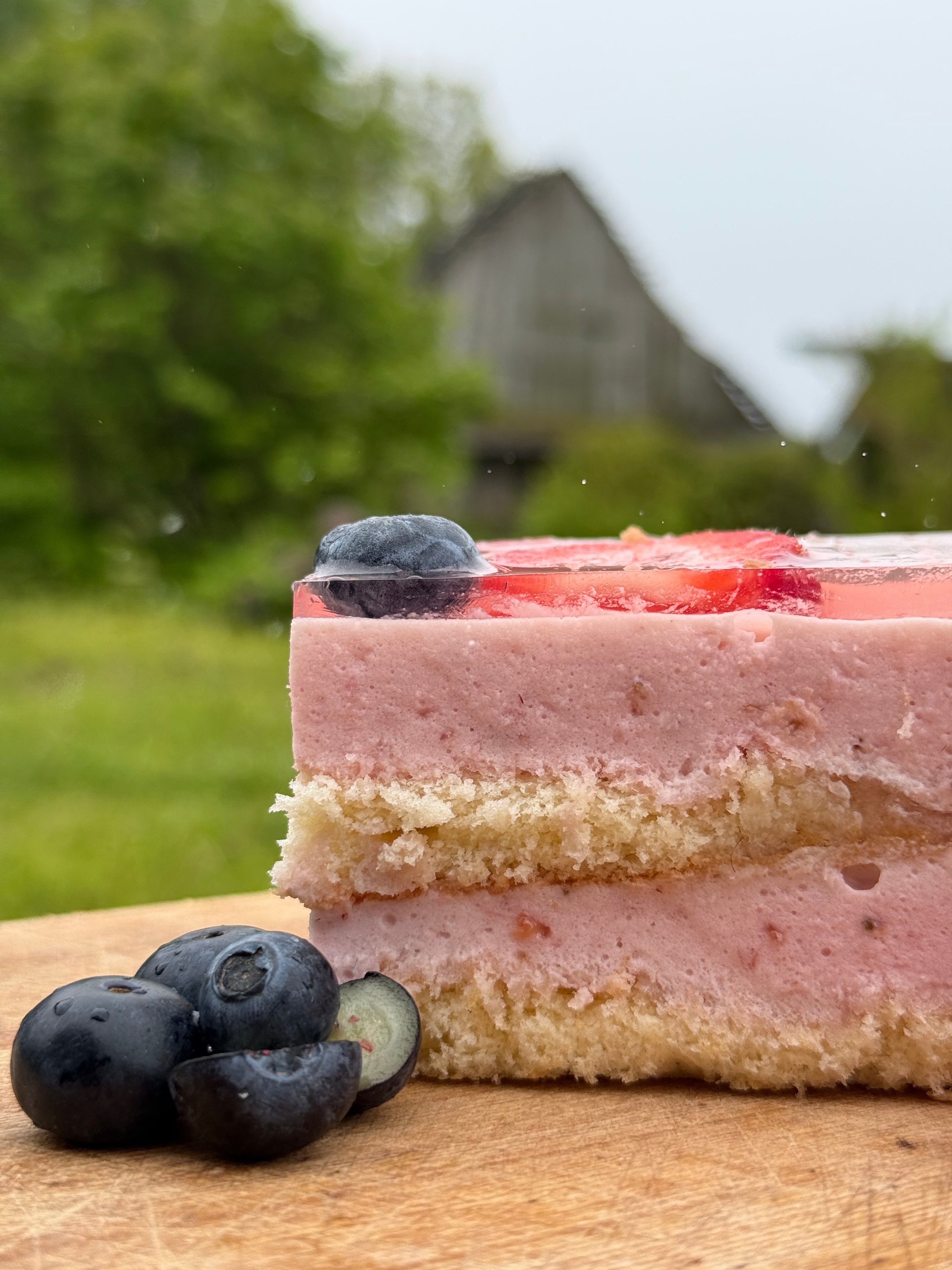 Zemeņu jogurta kūka