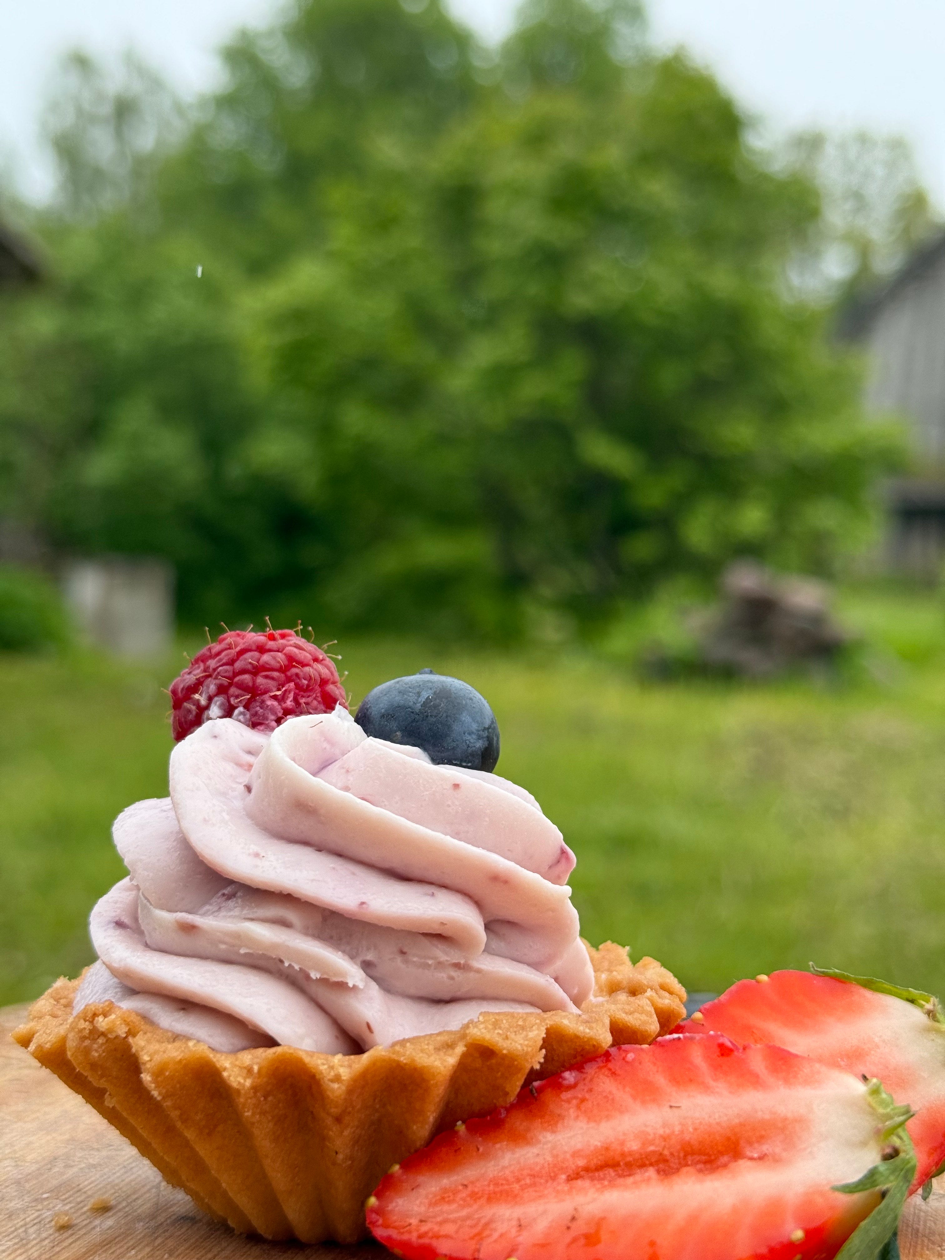 Groziņš ar rasas krēmsieru